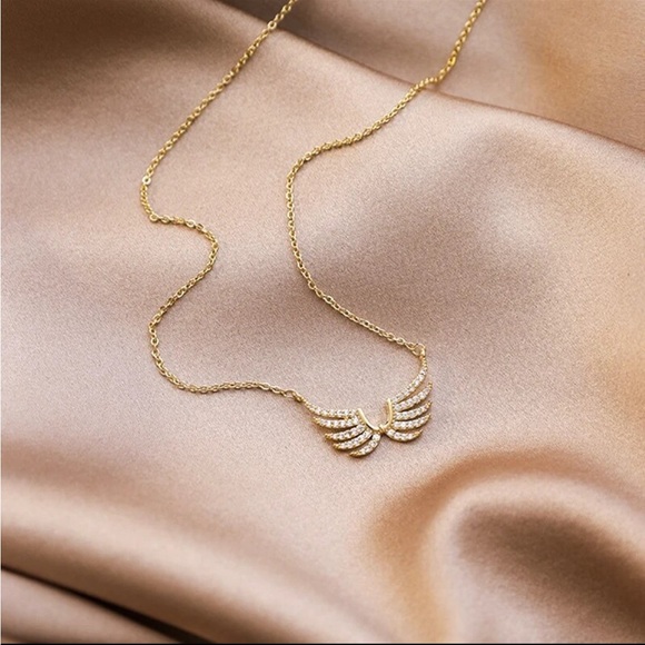 Wings Shape Pendant Chain Necklace - Picture 3 of 5